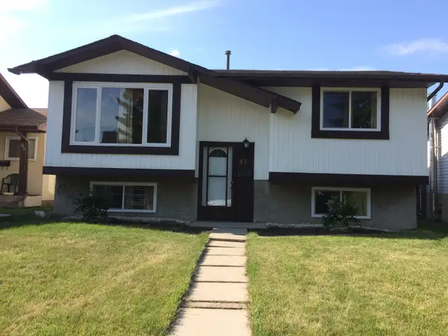 House - Main Floor - 2 Bedrooms and 1 Washroom for Rent