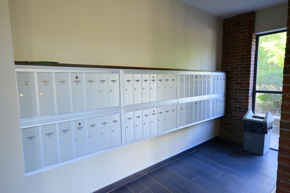 Bachelor/Studio, 1 Bathroom. Nov 1. Close to Tunney's Pasture. 5