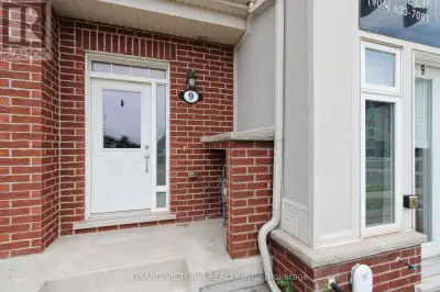 9 - 22 SPRING CREEK DRIVE Hamilton (Waterdown), Ontario