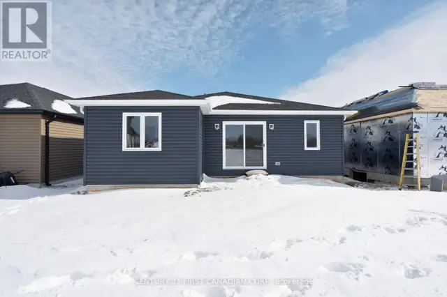 29 SHELDABREN STREET North Middlesex (Ailsa Craig), Ontario in Houses for Sale in Grand Bend - Image 31