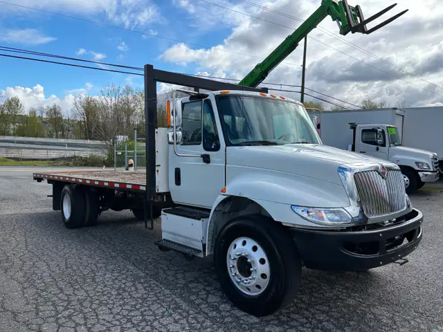 2017 International 24' Flatdeck in Heavy Trucks in Abbotsford - Image 3