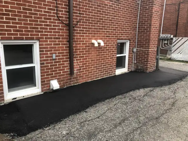 Hot Asphalt Repair and Driveway Sealing in Interlock, Paving & Driveways in Ottawa - Image 3