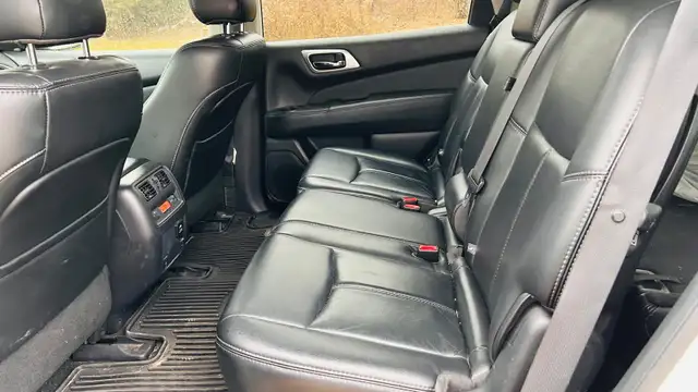2016 Nissan Pathfinder S in Cars & Trucks in Oakville / Halton Region - Image 11