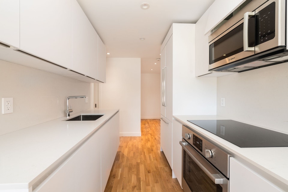 renovated two bedroom, eglinton and dvp - ID 91 3