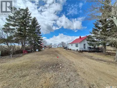 Escape to the peace and privacy of country living with this well equipped acreage offering space, ve...