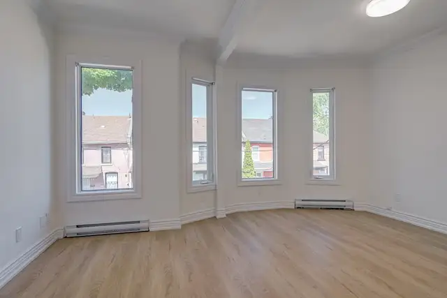 Renovated 2 Bedroom Loft for Rent-Ashley Street | Long Term Rentals ...