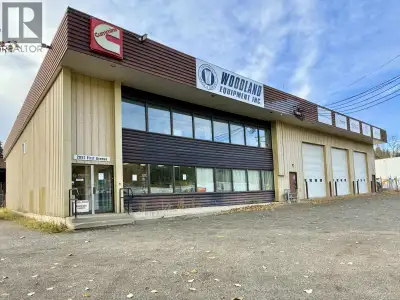 A exceptional industrial building with M1 zoning, 1.37 acres in a prime location with high visibilit...