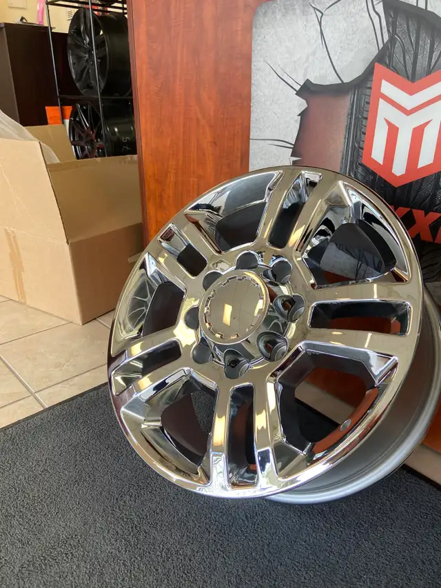 OEM 20" chrome Wheels Chevy Silverado & GMC 2500 3500 in Tires & Rims in City of Toronto - Image 4