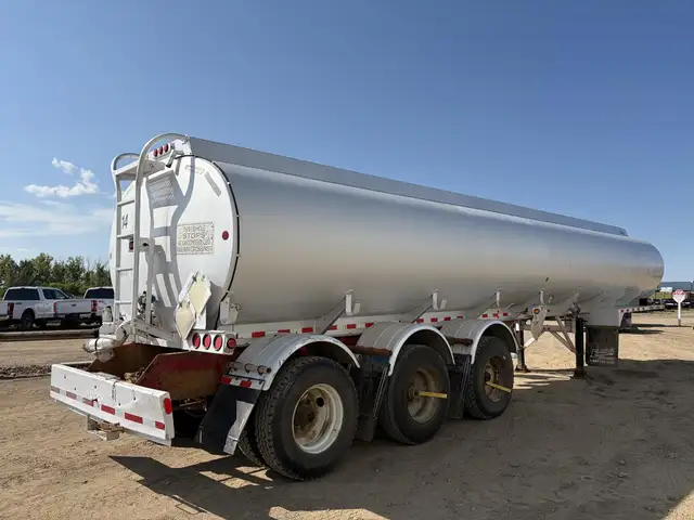2011 HUTCHINSON TC406 in Heavy Trucks in Kamloops - Image 6
