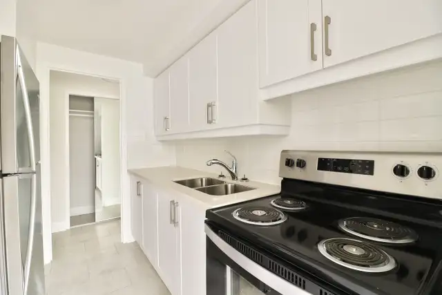 2 Bedroom 1.5 Bath in Long Term Rentals in City of Toronto - Image 11