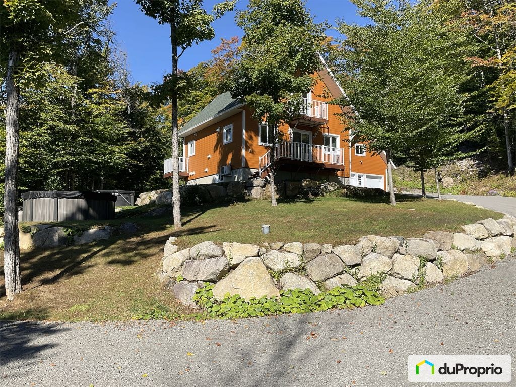 $875,000 - 2 Storey for sale in St-Hippolyte — photo 1