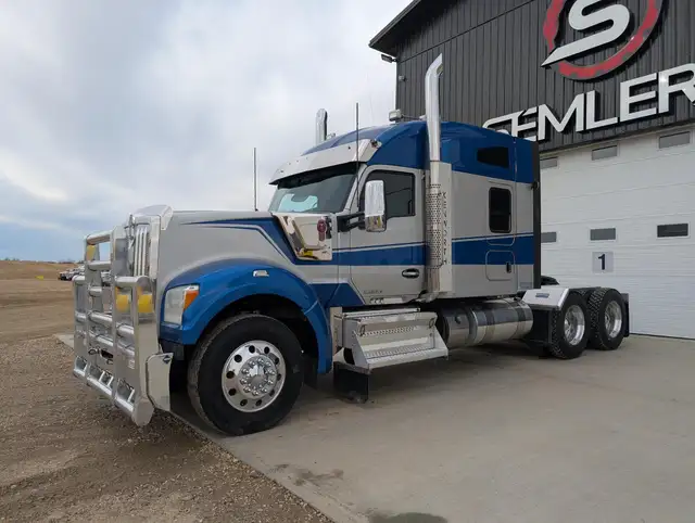 2021 KENWORTH W990 in Heavy Trucks in Saskatoon - Image 2