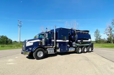 2013 Kenworth T800 Triaxle Hydrovac With Rebuilt Engine Year: 2013 Make: Kenworth Model: T800 Triaxl...