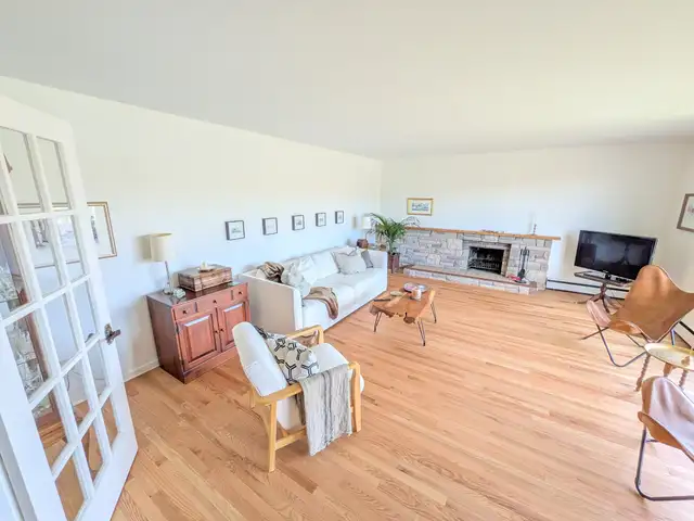 Bright, Spacious, Beautiful 3 bedroom main floor - West End in Long Term Rentals in St. John's - Image 6