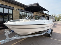 18’ Boat! 3.0Ltr MerCruiser Motor! AM/FM, AUX, USB, Bluetooth! Depth Finder! Beautiful Two Tone Inte... (image 2)