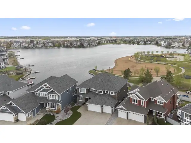 8818 19 AV SW Edmonton, Alberta62867602403457124