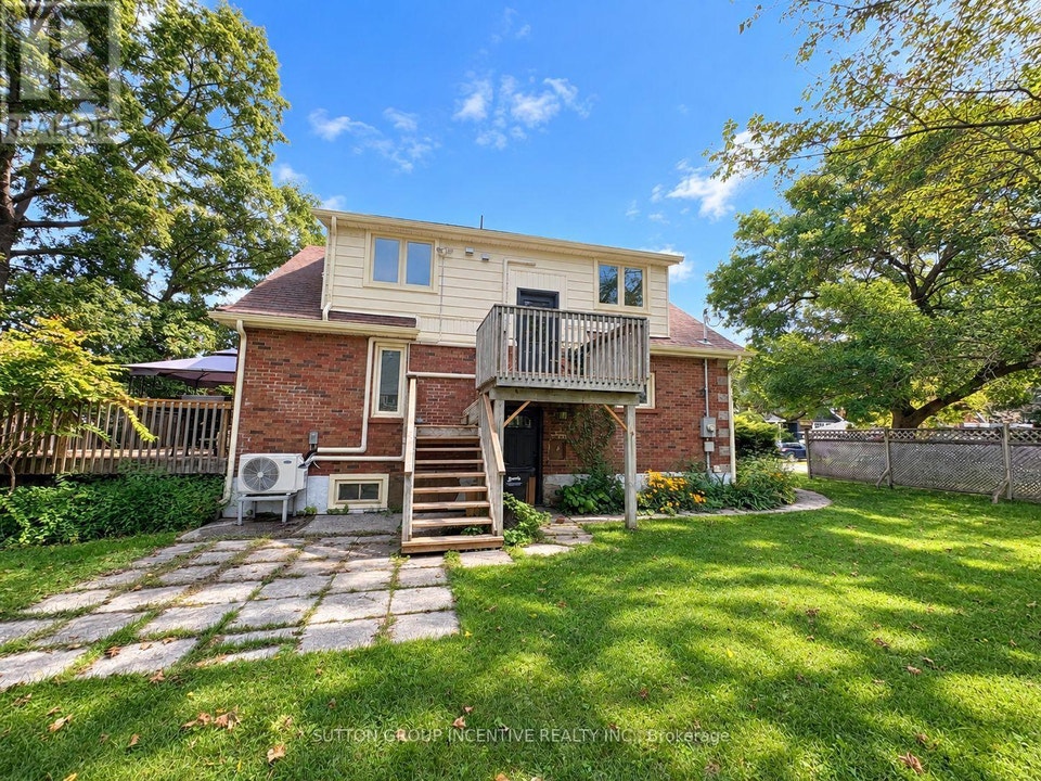 UPPER - 20 BAYVIEW DRIVE Barrie (Allandale), Ontario 2