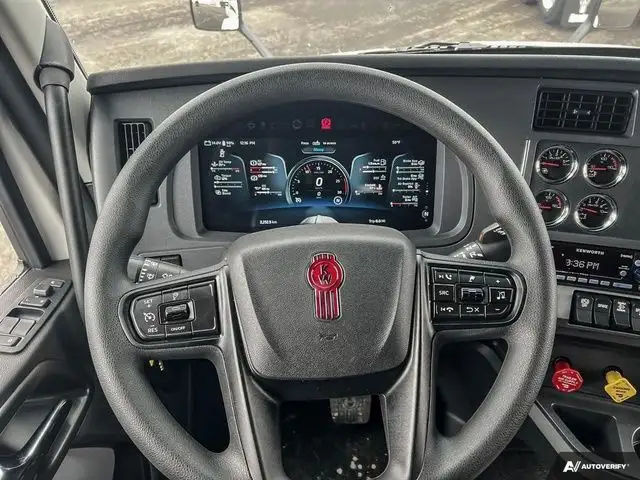 2025 Kenworth T680 in Heavy Trucks in Moncton - Image 14