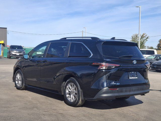 2024 Toyota Sienna LE | Radar Cruise | Power Sliding Doors in Cars & Trucks in Guelph - Image 3