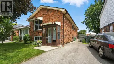 Investors, flippers, first time or downsizers this 3-Bedroom Raised Bungalow in Desirable Mississaug...