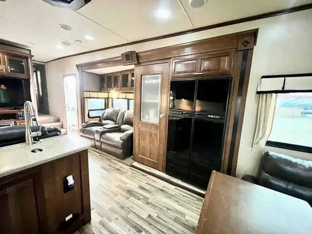 2014 GRAND DESIGN SOLITUDE (FINANCING AVAILABLE) in Travel Trailers & Campers in Kelowna - Image 5