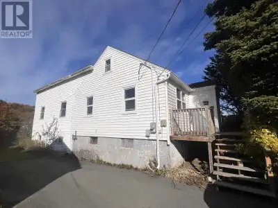 Ready and waiting for you to make it your own. Perfect starter home or for someone looking to put so...