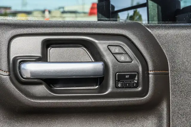 2020 GMC Sierra 2500HD AT4 AWD * Crew Cab * 6.6L V8 Duramax Dies in Cars & Trucks in City of Montréal - Image 21