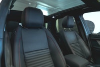 Land Rover Discovery Sport 247hp R-Dynamic SE 2023: - Extérieur argent métallisé Hakuba et intérieur... (image 2)