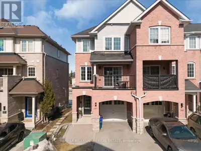Spacious, Gorgeous End unit Freehold Townhouse, 1739 Sq.Ft + Finished Basement in a Quite and Family...