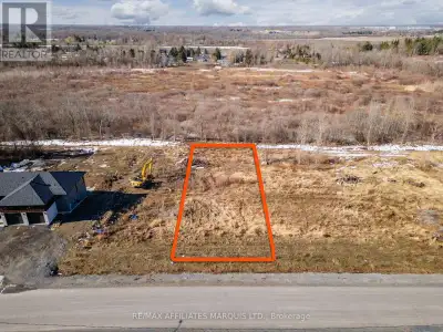 Nestled in the established and sought-after neighbourhood of Sapphire Hill, this spacious lot is loc...