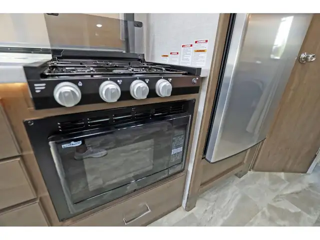 2022 Thor Motor Coach Quantum KM24 1 extension ! Sprinter Merced in RVs & Motorhomes in Laval / North Shore - Image 14