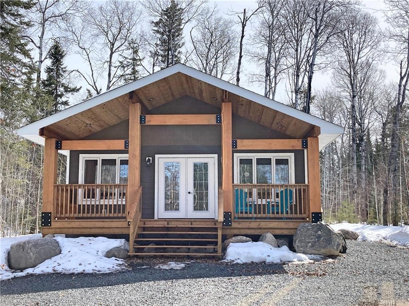 77 Pelican Inlet Road Manigotagan, Manitoba Houses for Sale