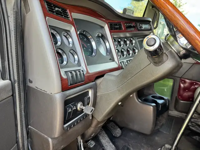2008 Kenworth W900L with trailer in Heavy Equipment in Morden - Image 6