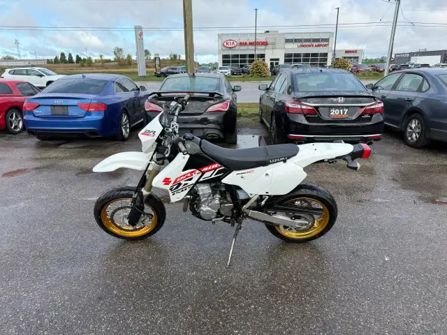 2019 Suzuki DRZ-400 SM, DUAL SPORT, SUPERMOTO, GOLD WHEELS in Sport Touring in London - Image 3