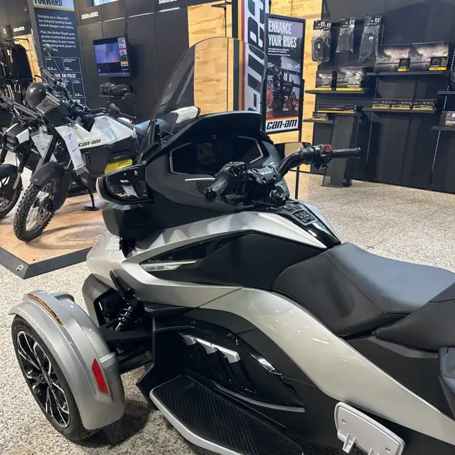 2023 Can-Am Spyder Platinum RT Limited in Street, Cruisers & Choppers in Ottawa - Image 7