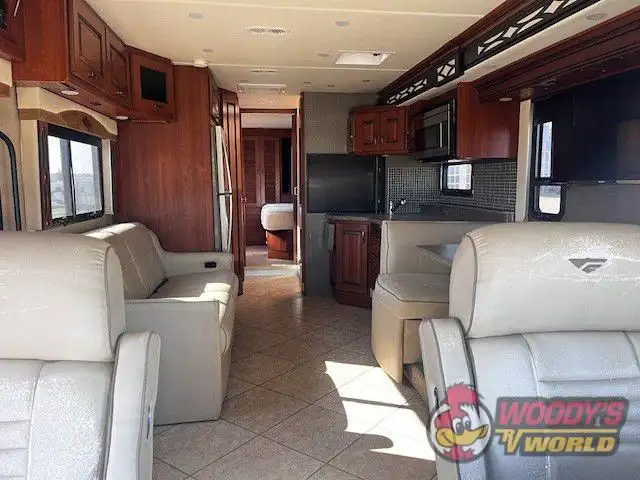 2015 FLEETWOOD EXCURSION 33D in RVs & Motorhomes in Red Deer - Image 15