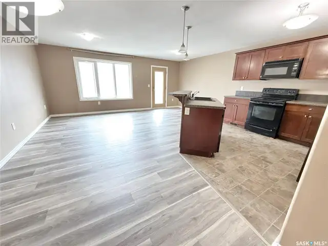 602 Barber CRESCENT Weyburn, Saskatchewan in Condos for Sale in Regina - Image 7