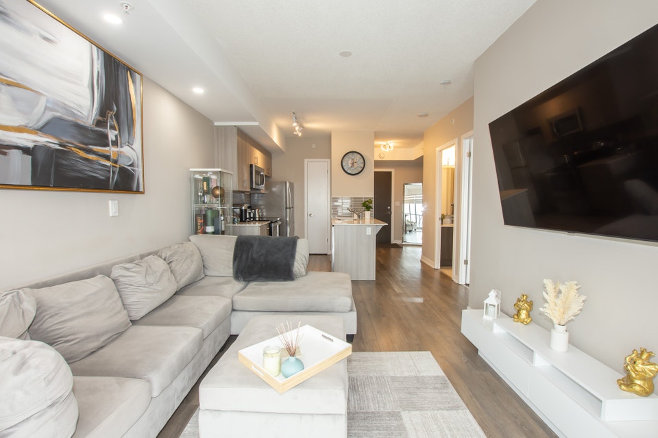 550 N Service Rd, Grimsby (1102) - 1 Bed + Den Condo w/Lake view 4