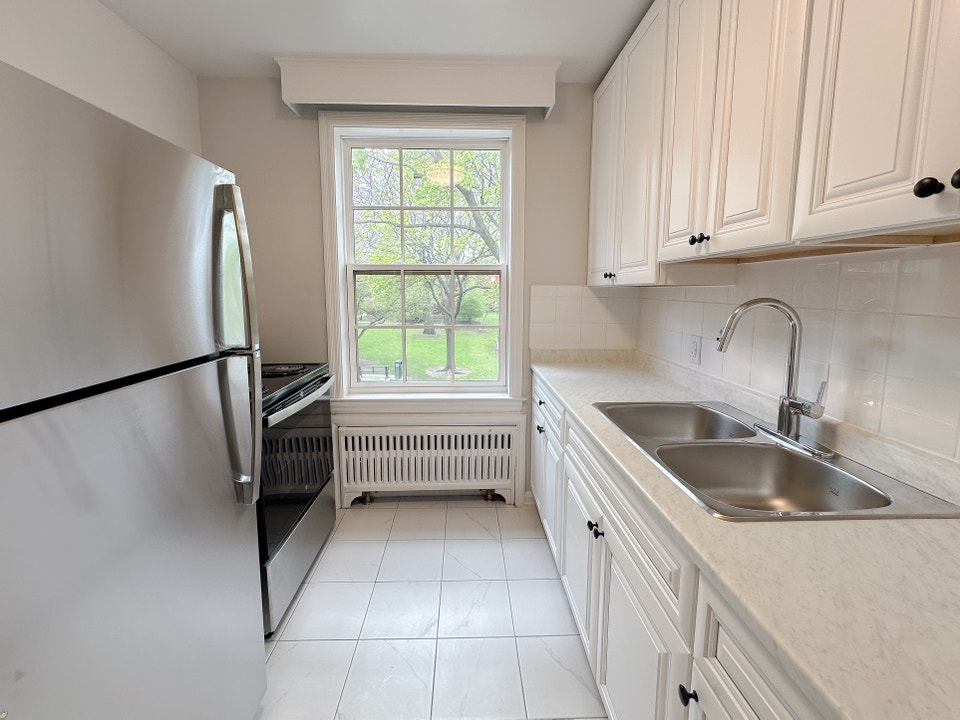 Two Bedroom Apartment for Rent - 38 30-75 Leacrest Rd. and 57-93 4