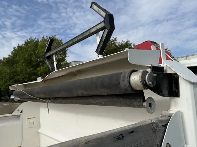 2008 International DuraStar 4300 with Amco Veba Crane and 8 Foot in Heavy Trucks in Regina - Image 30