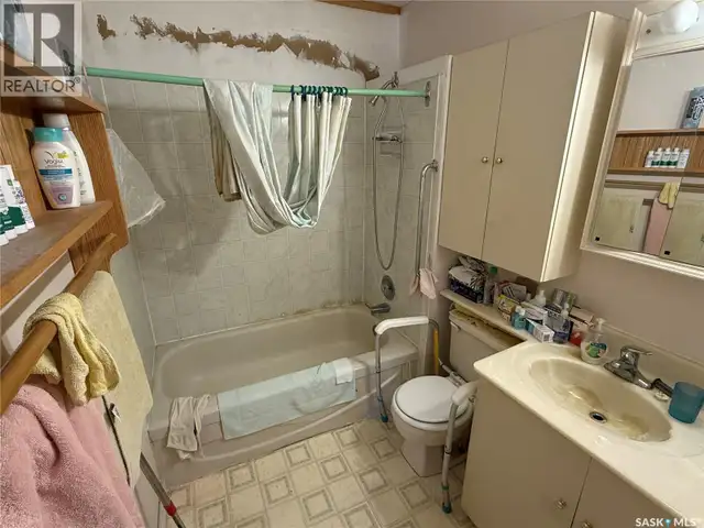 439 Assiniboia STREET Weyburn, Saskatchewan in Houses for Sale in Regina - Image 7