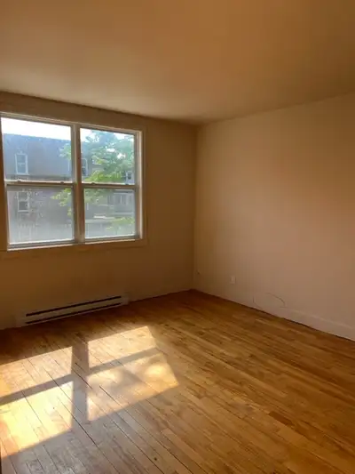 5,5 | occupation 1er juilet MONTCALM 725 av. Calixa-Lavallée, Québec (G1S 3G7) 2e étage Entrée laveu...