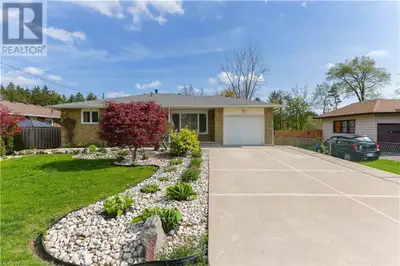 Welcome to 162 Victoria Street in the Town of Simcoe, ON. This beautifully maintained bungalow locat...