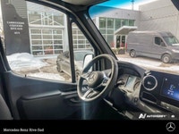 Mercedes-Benz Rive-Sud, la destination Mercedes-Benz par excellence. Bienvenue en première classe. D... (image 8)