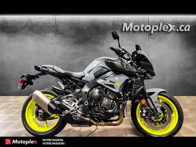 Motoplex St-Eustache FZ10 BAS KILLOMETRAGE GARANTIE PROLONGEE jusqu'a 4 ans disponible et plan d'ent...