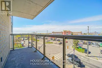 Absolutely Stunning Sun-Filled & Spacious 1 Bed + Den Corner Unit With A South West Exposure. Open C...