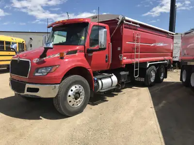 Stock #: 7368-26 Tandem Axle Grain Truck, Cummins L9 engine (350) HP, Allison (Auto) transmission (6...
