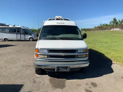 2001 Roadtrek 200 Popular — Class B Motorhome The 2001 Roadtrek 200 Popular is a premium widebody Cl...