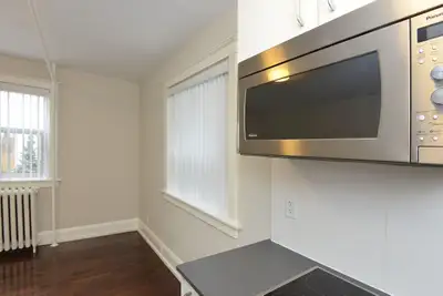 renovated bachelor, Wellesley and Church - ID 67, View more