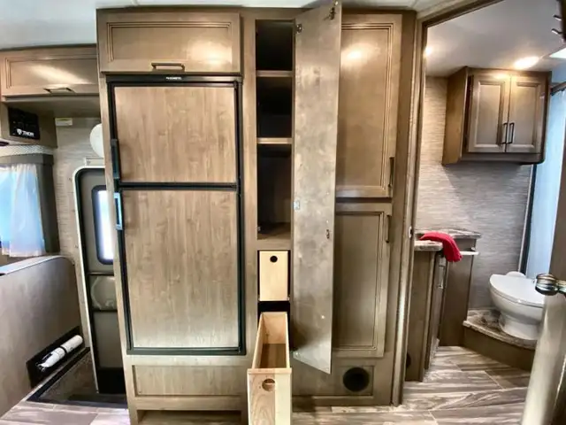 2022 Thor Motor Coach Four Winds 27R in RVs & Motorhomes in Abbotsford - Image 17
